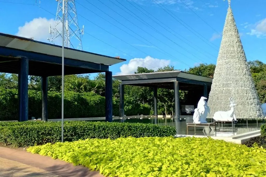 New 3 Bedroom Cozy Apartment In Playa Del Carmen contacts